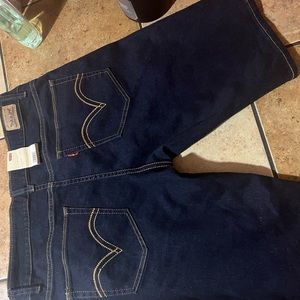 SIZE 13 LEVI BERMUDA SHORTS